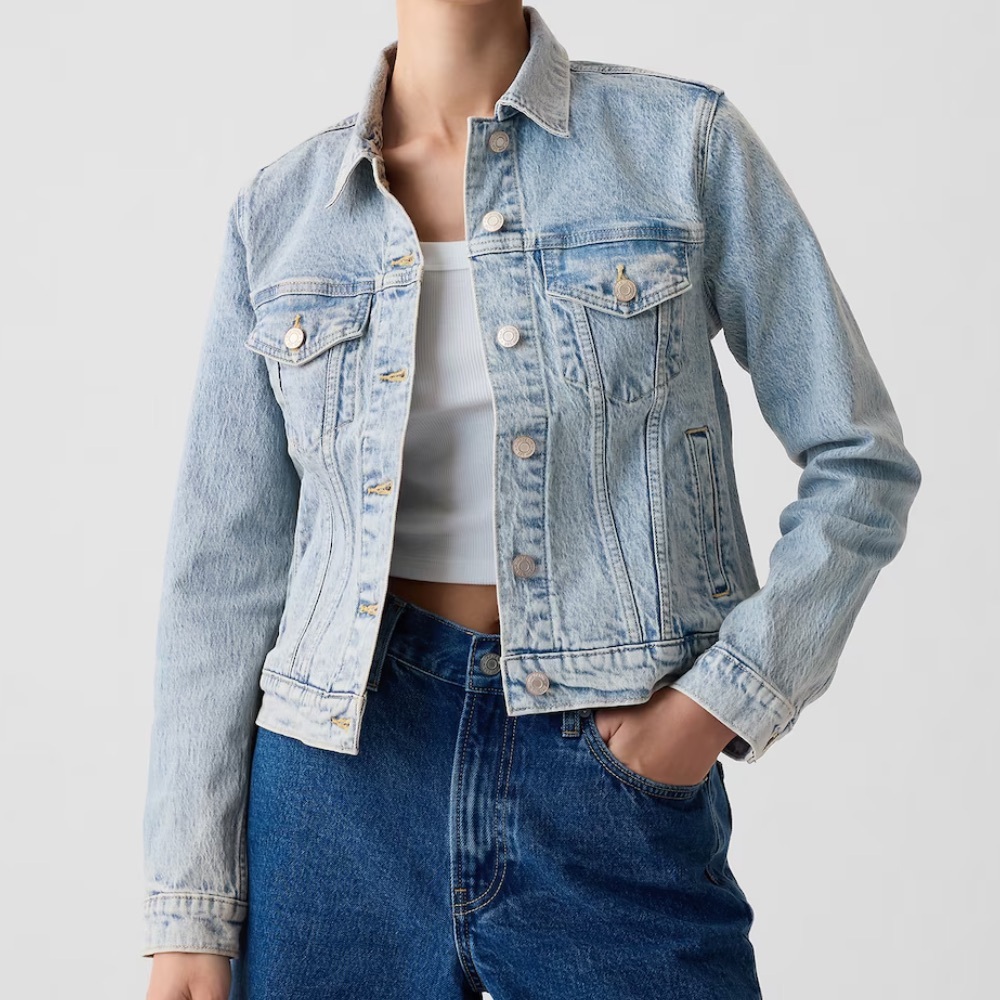 NWOT - Gap Icon Denim Jacket Size Small